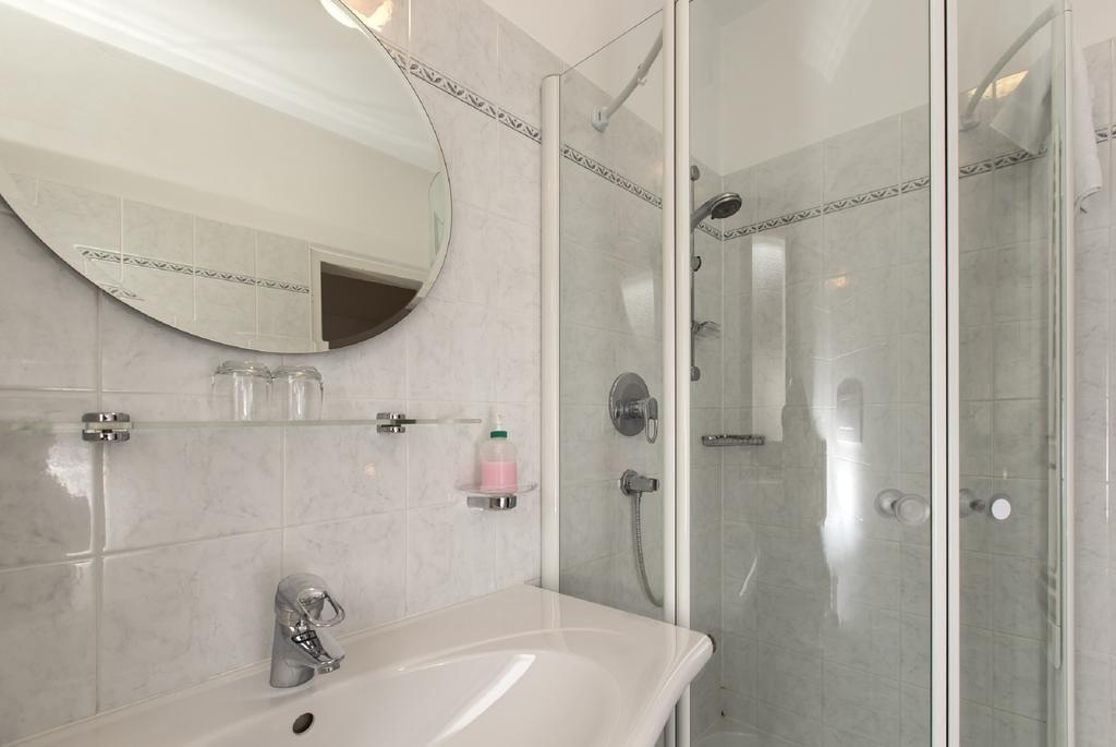 Hotel Schoenblick Sexten Habitación foto